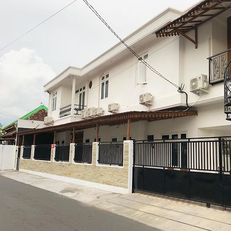 The Lawang Yogya Guesthouse Yogyakarta Exterior photo