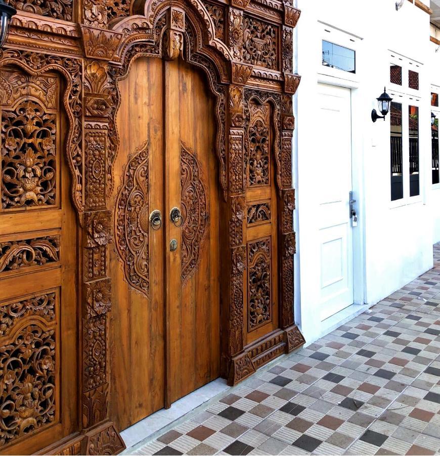 The Lawang Yogya Guesthouse Yogyakarta Exterior photo