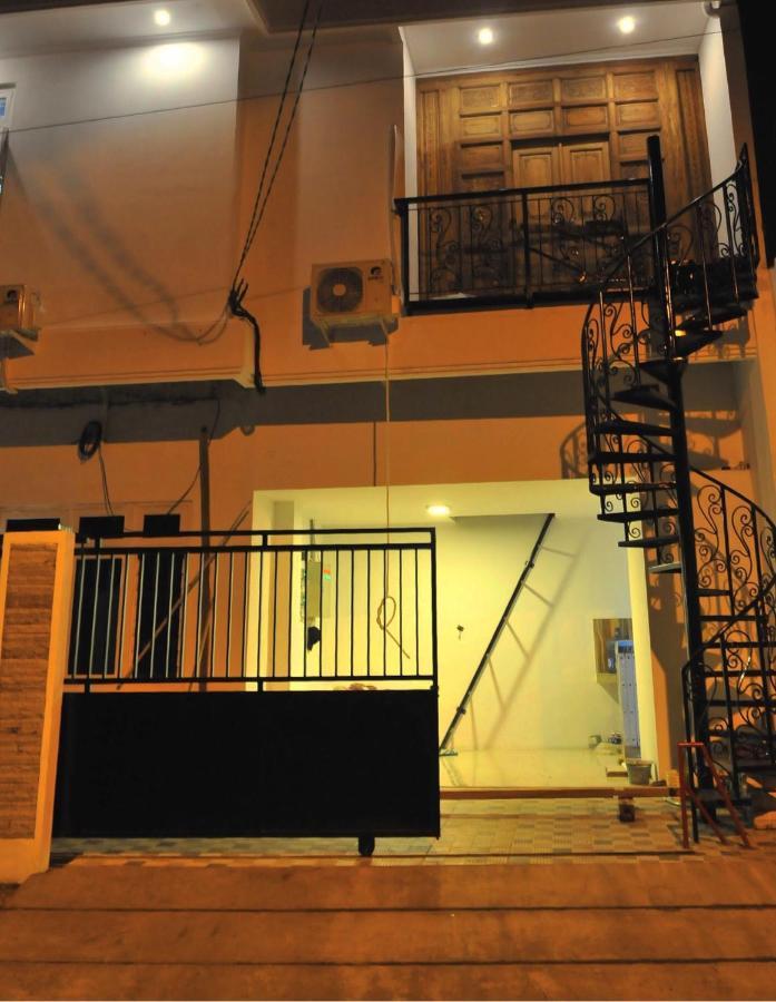 The Lawang Yogya Guesthouse Yogyakarta Exterior photo