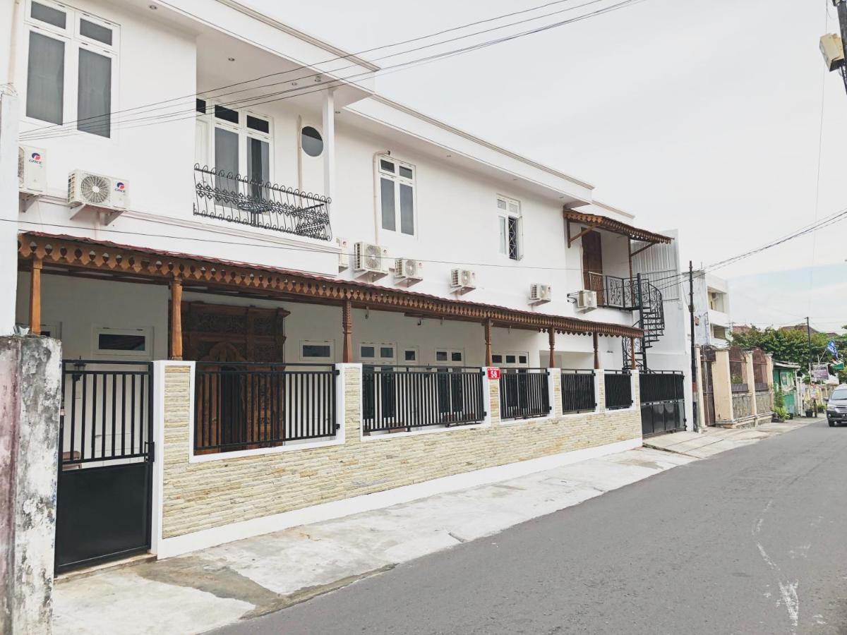 The Lawang Yogya Guesthouse Yogyakarta Exterior photo